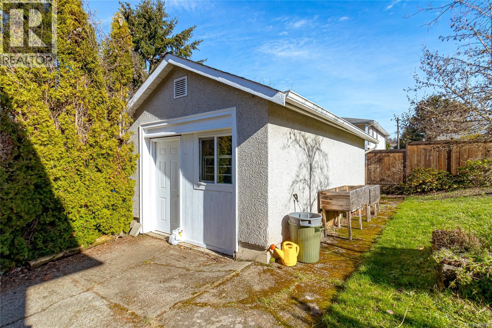 3433 Bethune Ave, Saanich