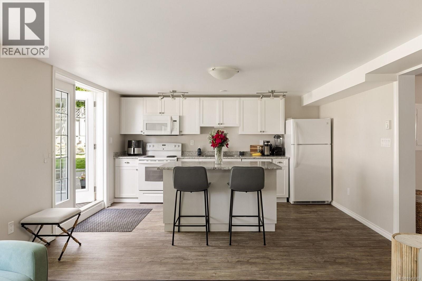 10206 Almond St - 23