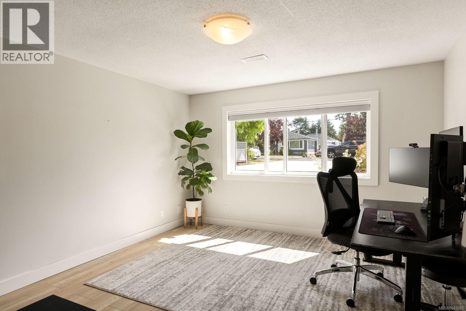 10206 Almond St - 20