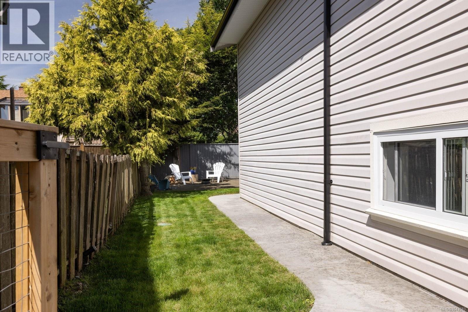 10206 Almond St - 32