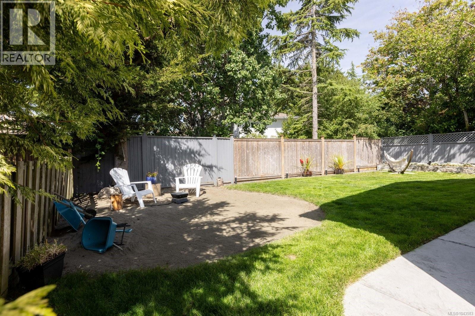 10206 Almond St - 35