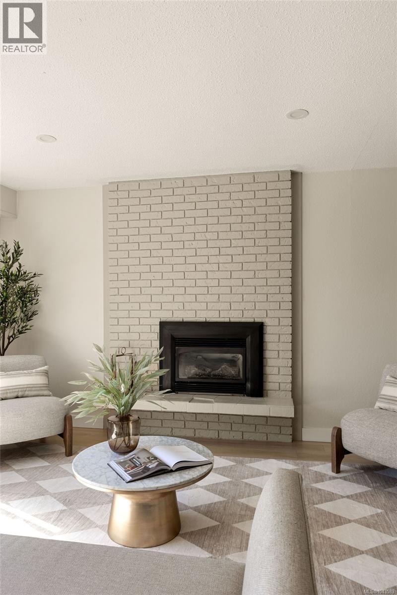 10206 Almond St - 4