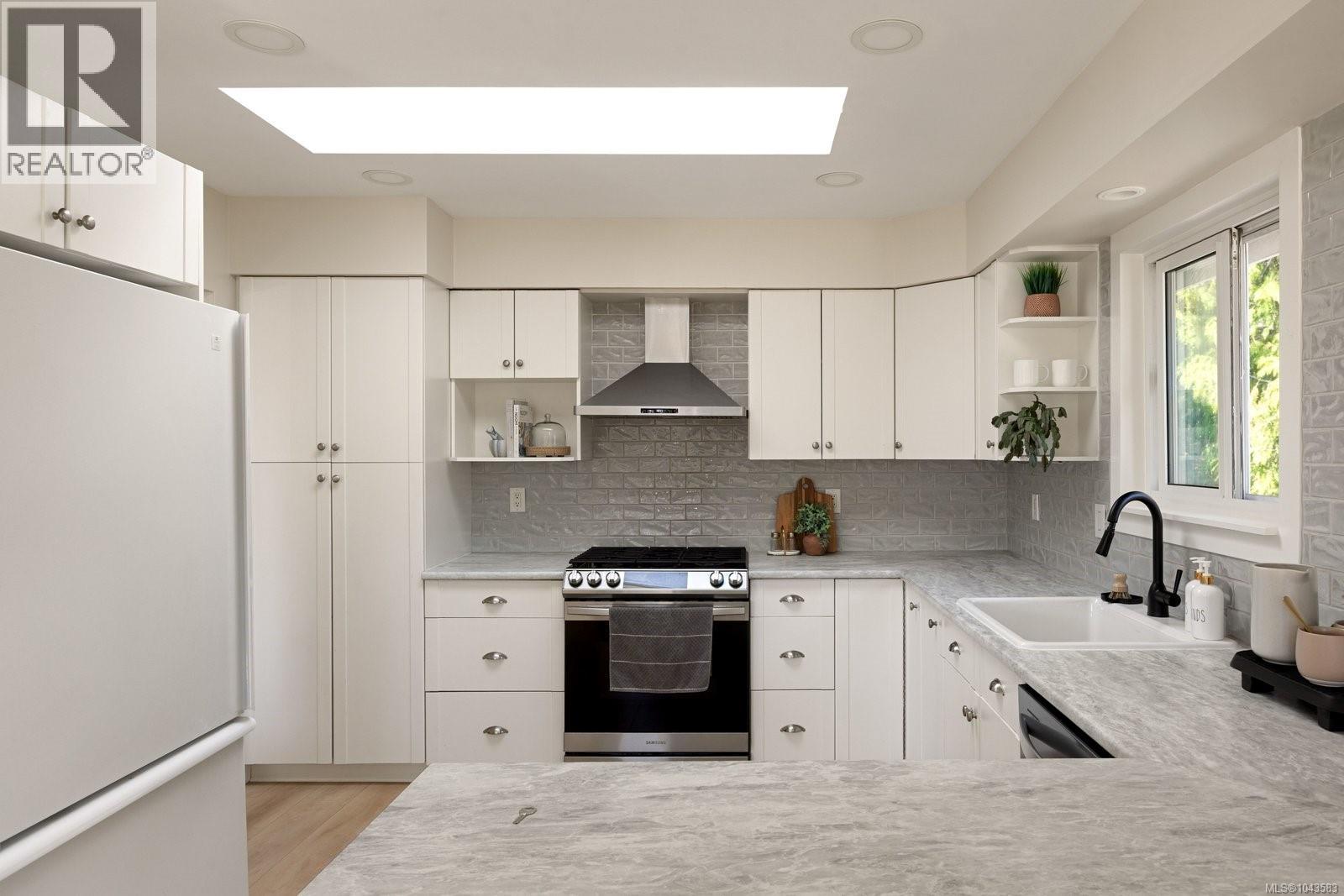 10206 Almond St - 6