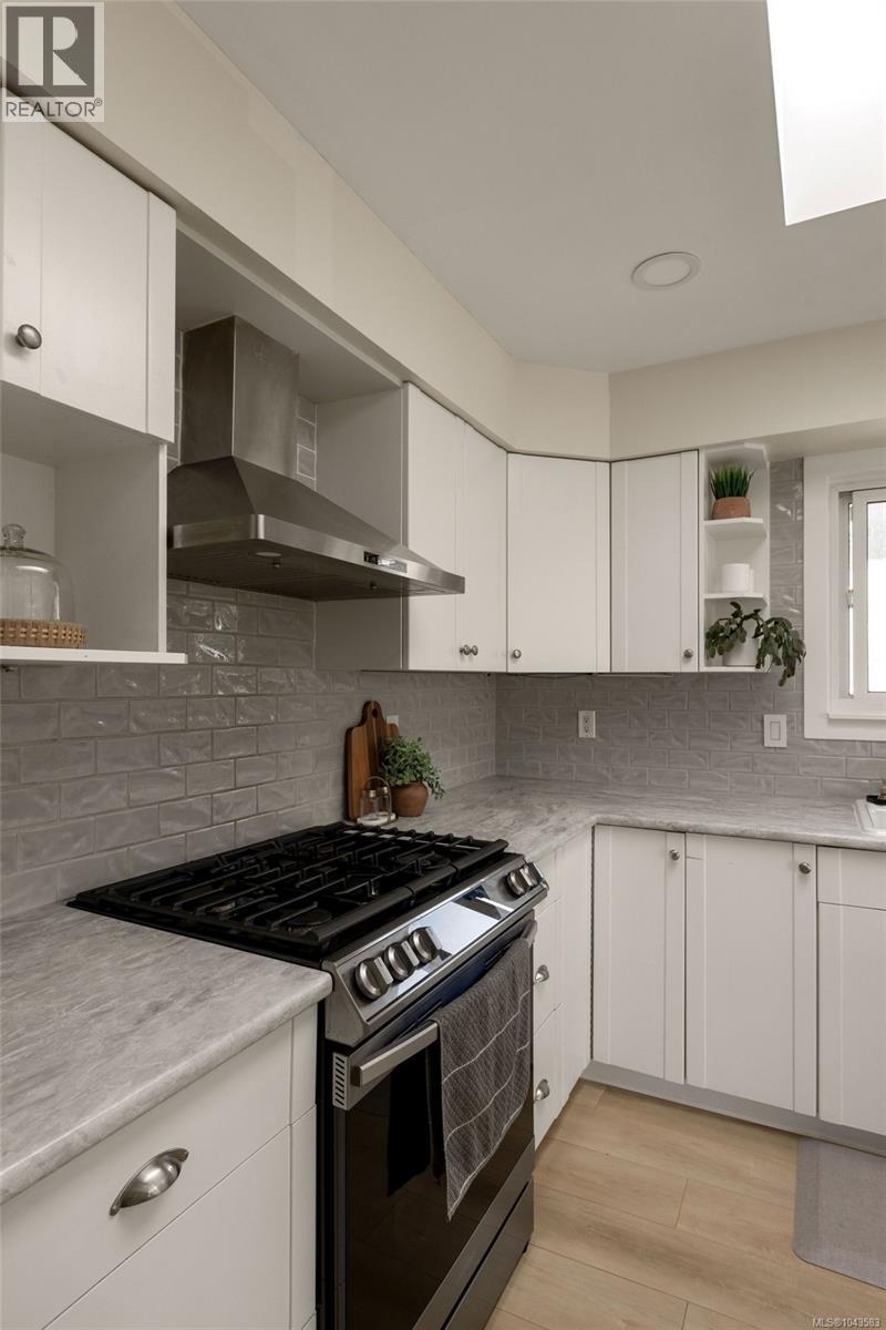 10206 Almond St - 8