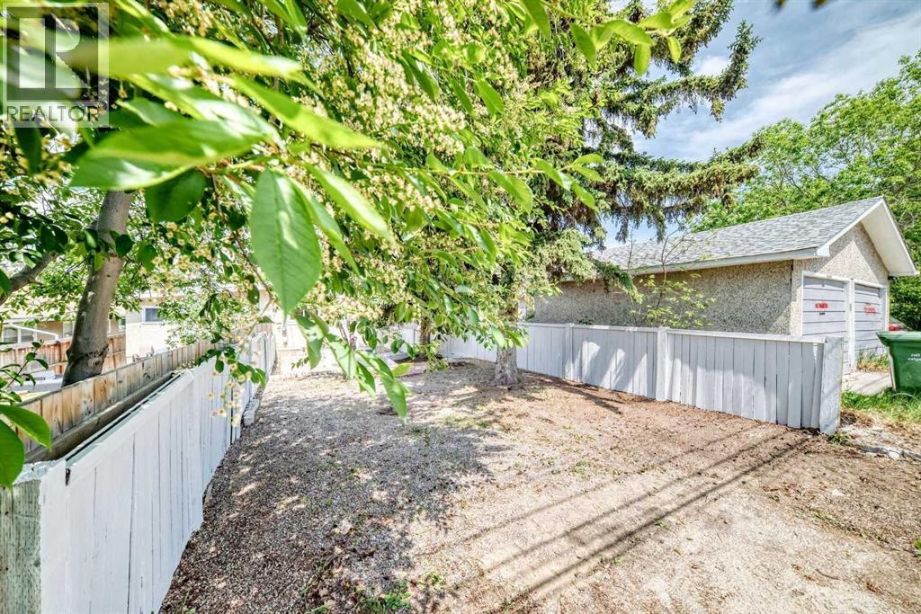 1635 24 Avenue NW - 30
