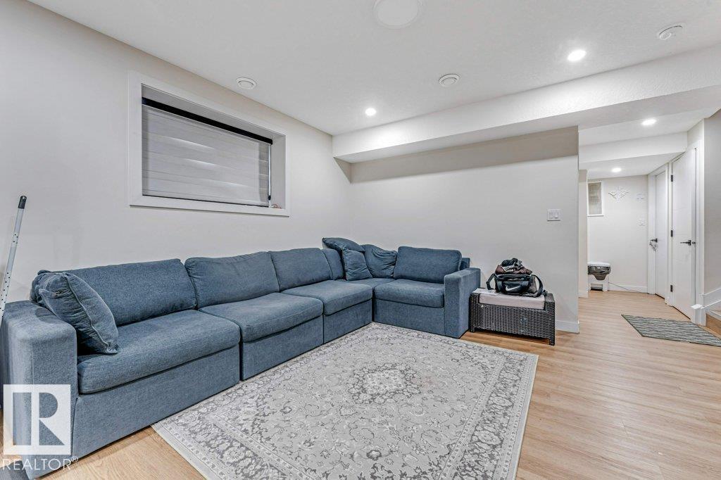 2107 14 AV NW - 44