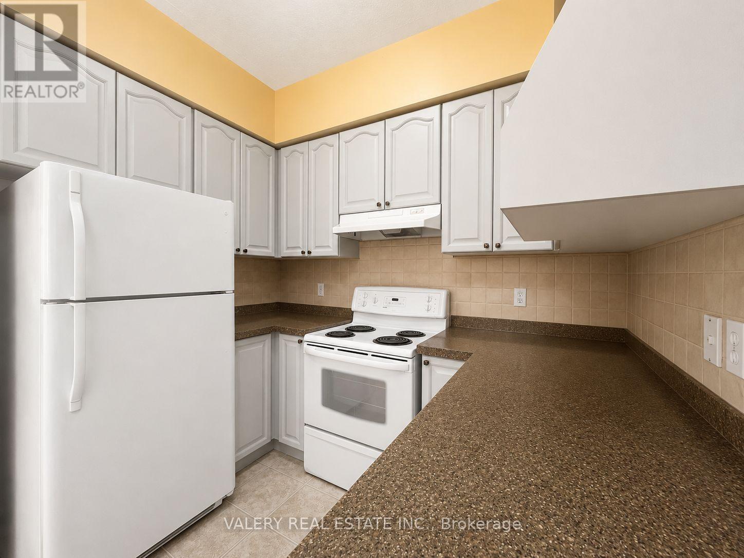 555 GRASSLANDS COURT — photo 2