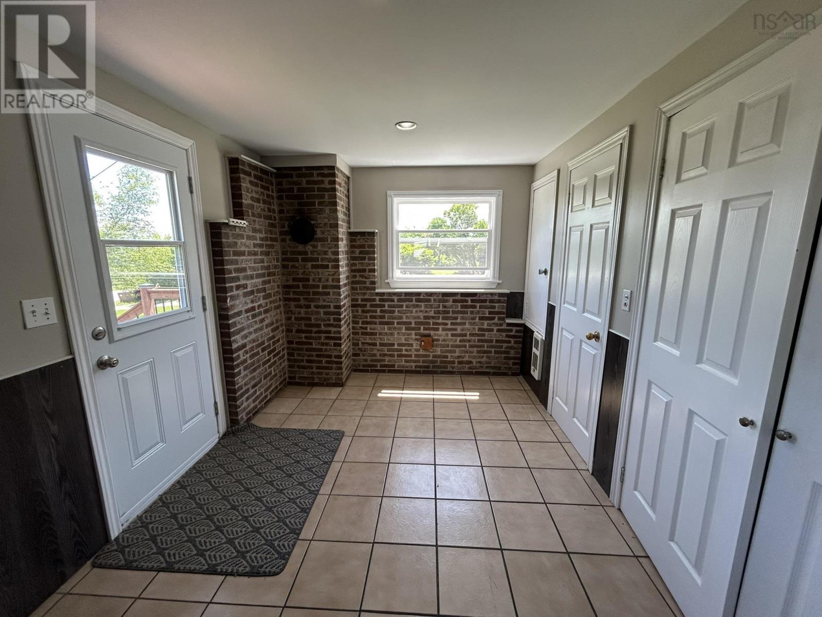 826 1 Highway - 21