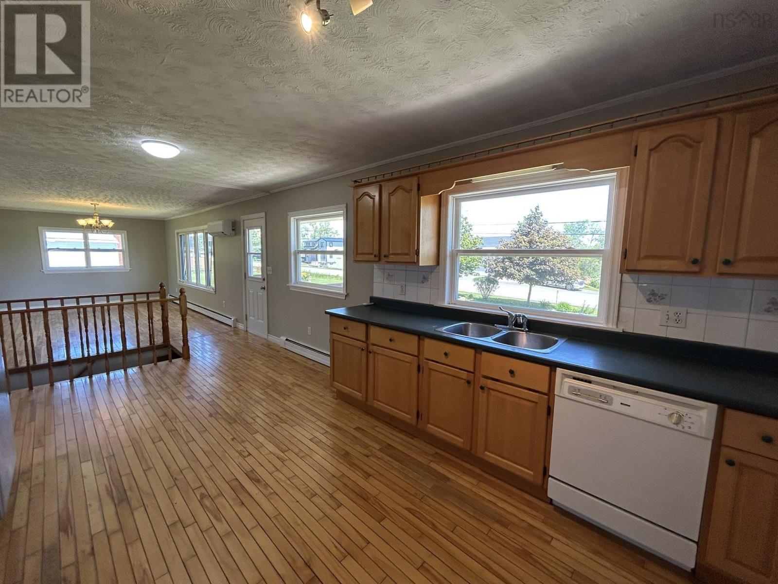 826 1 Highway - 25