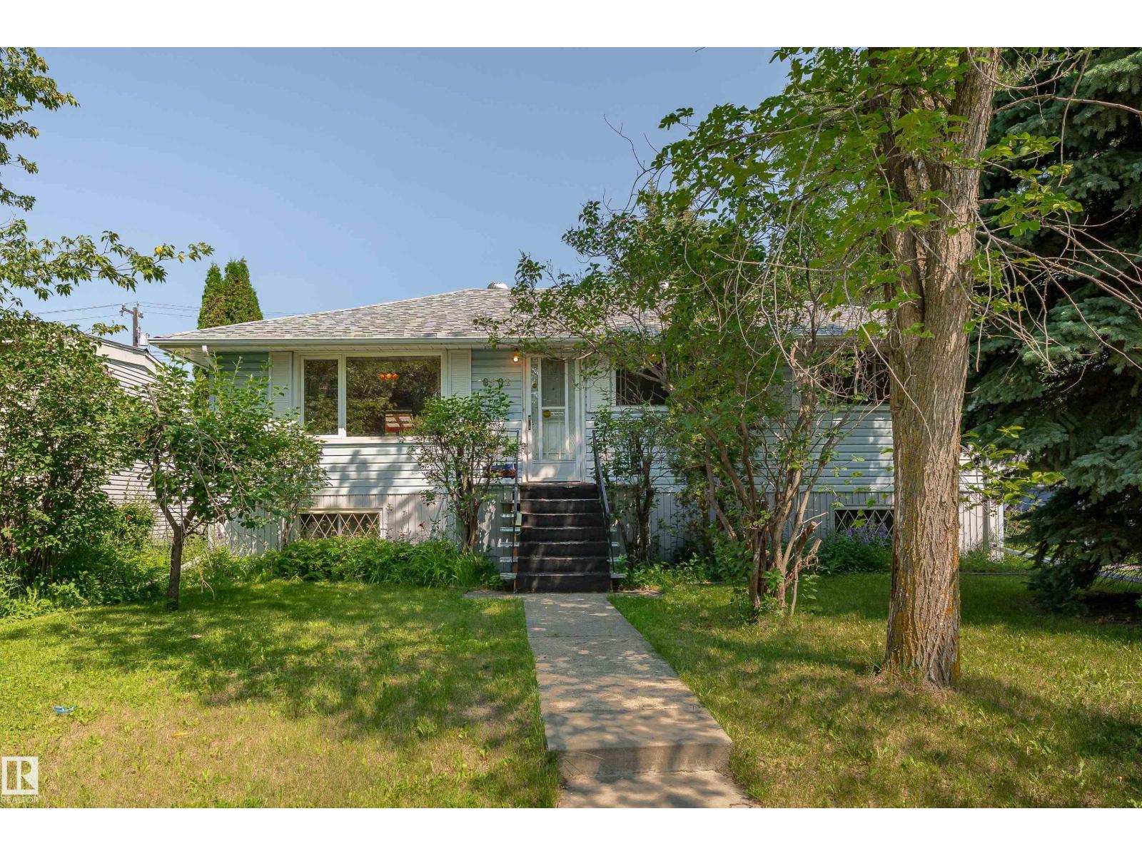 8502 76 AV NW - 2