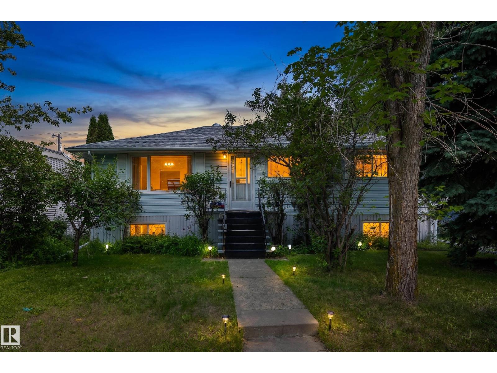 8502 76 AV NW - 1