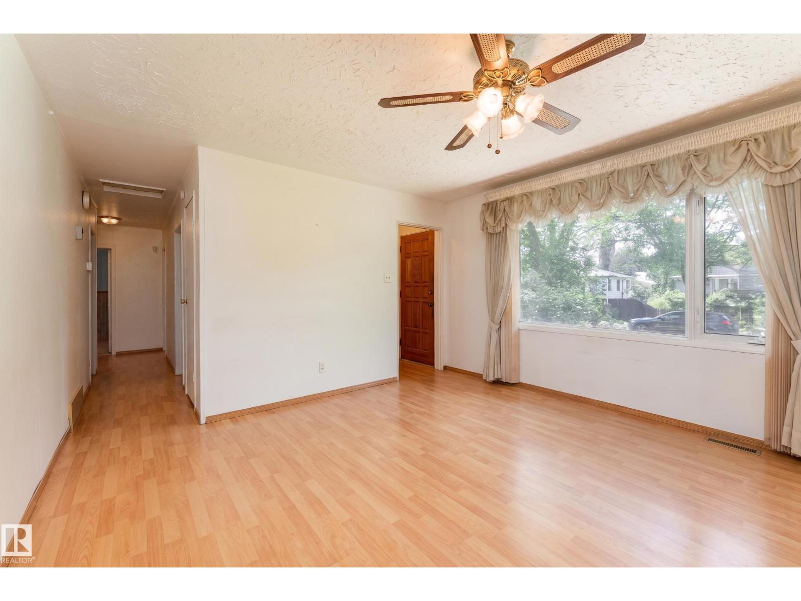 8502 76 AV NW - 6