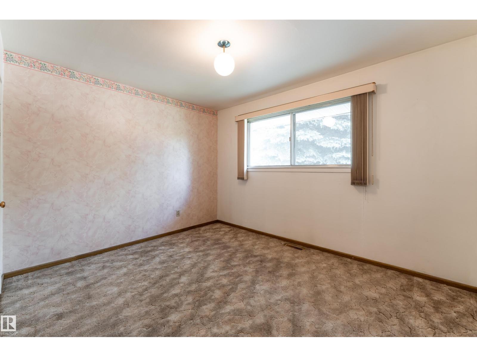 8502 76 AV NW - 17