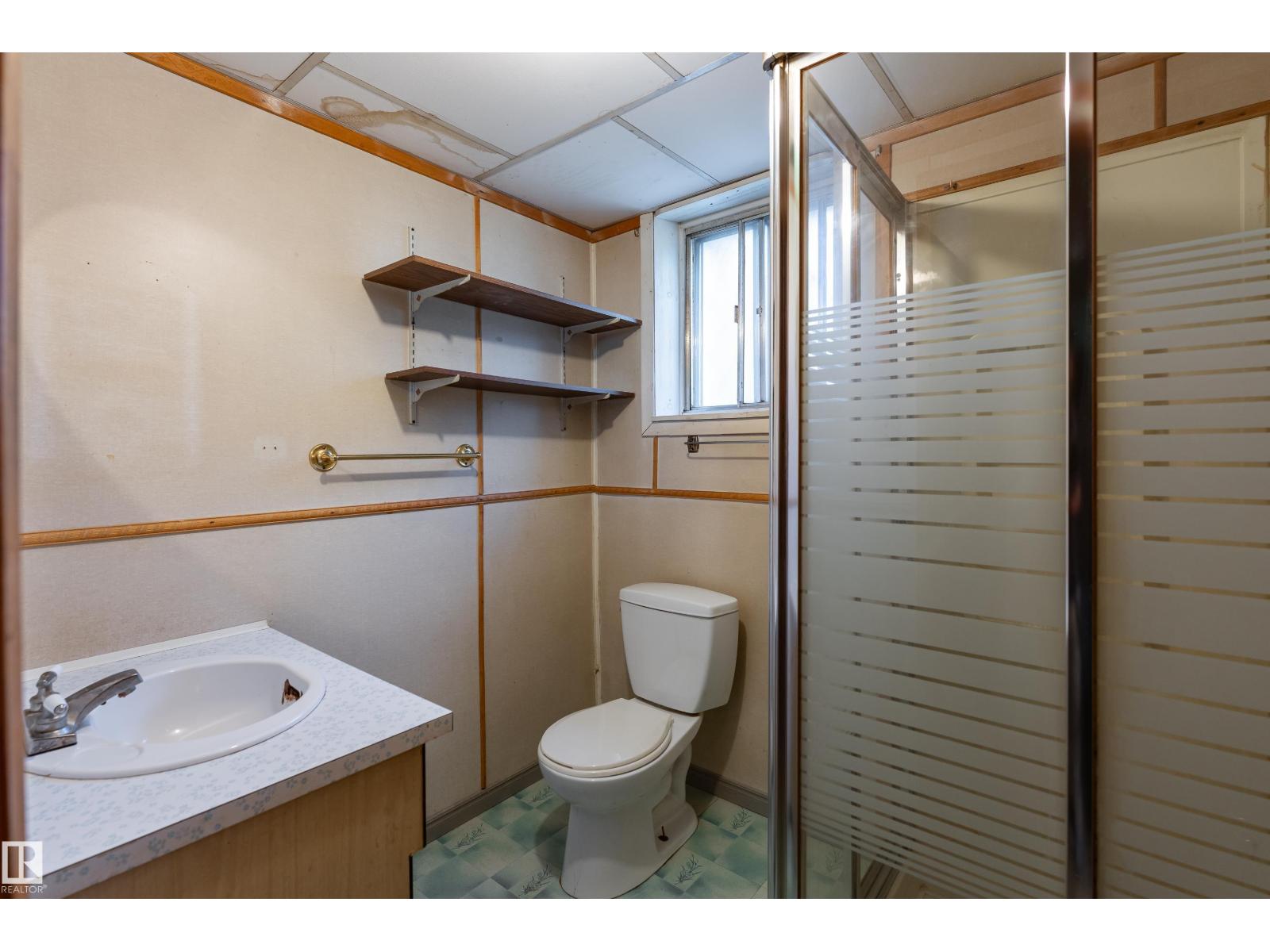 8502 76 AV NW - 27
