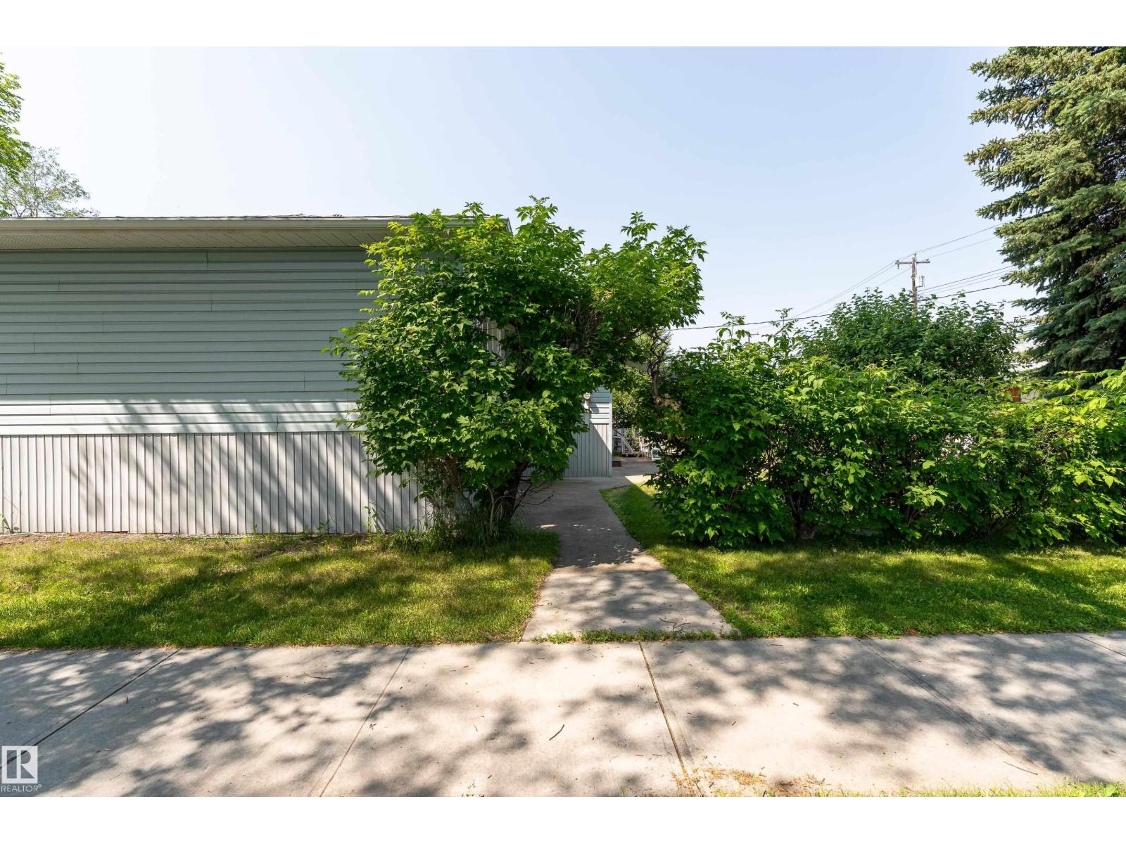 8502 76 AV NW - 42