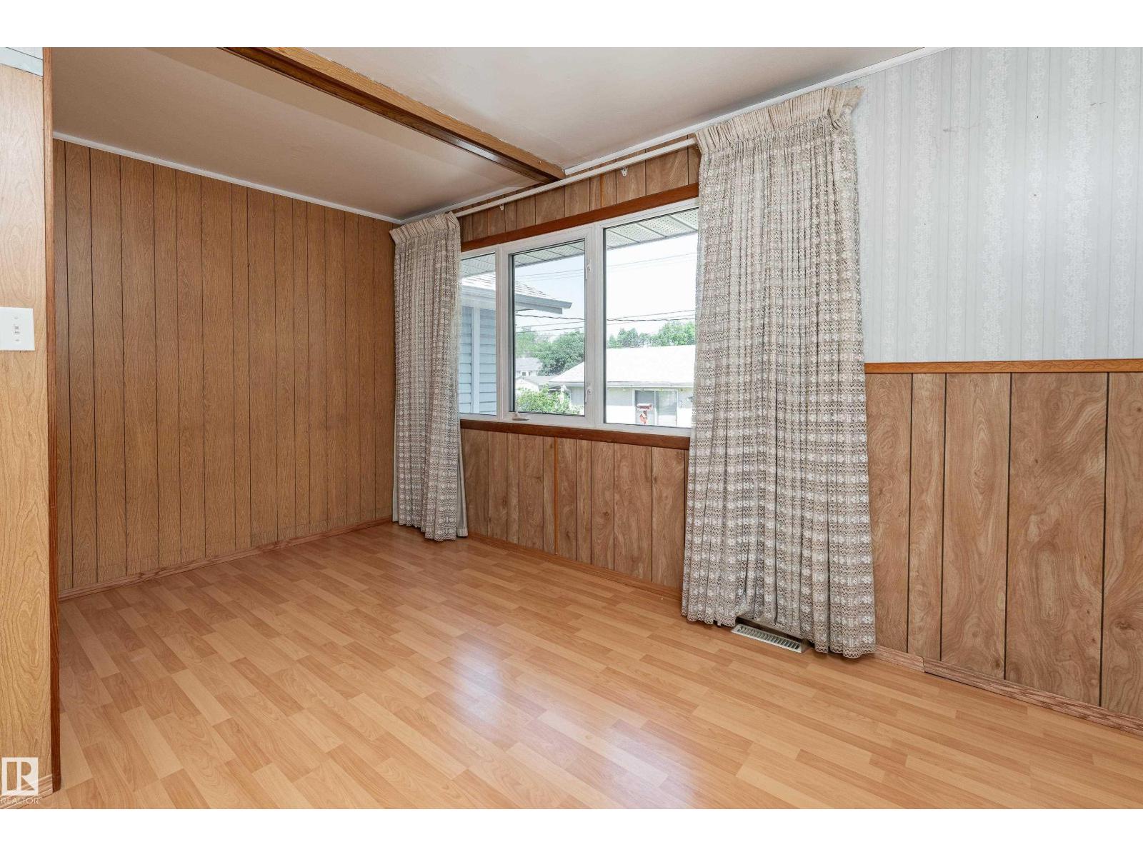 8502 76 AV NW - 37