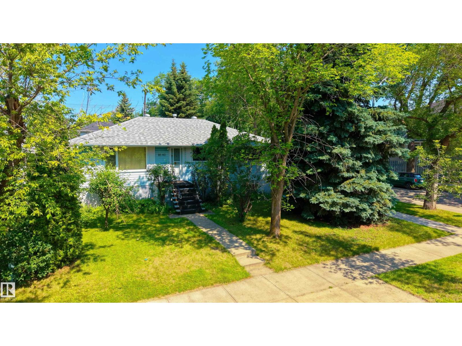 8502 76 AV NW - 29