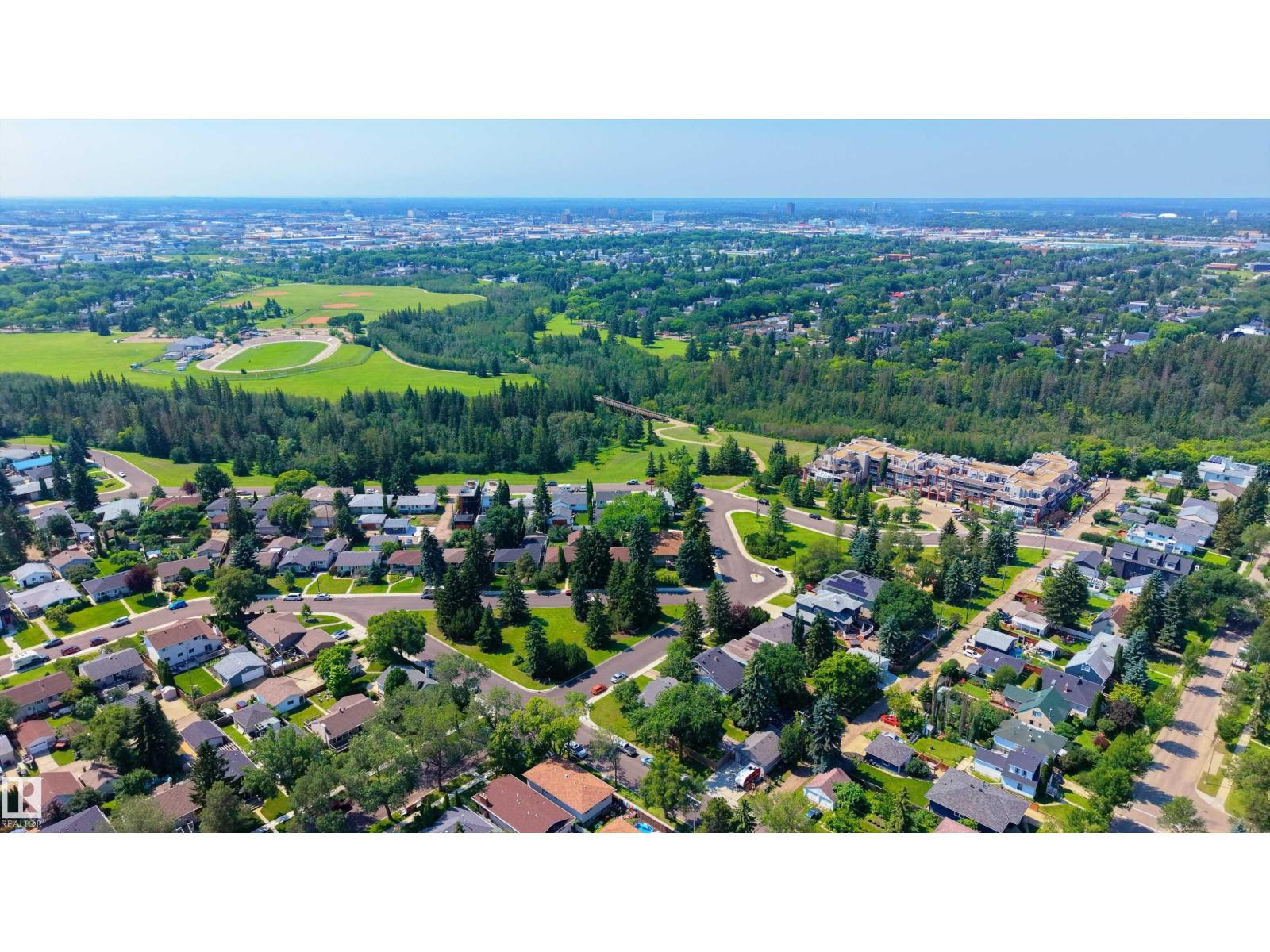 8502 76 AV NW - 33