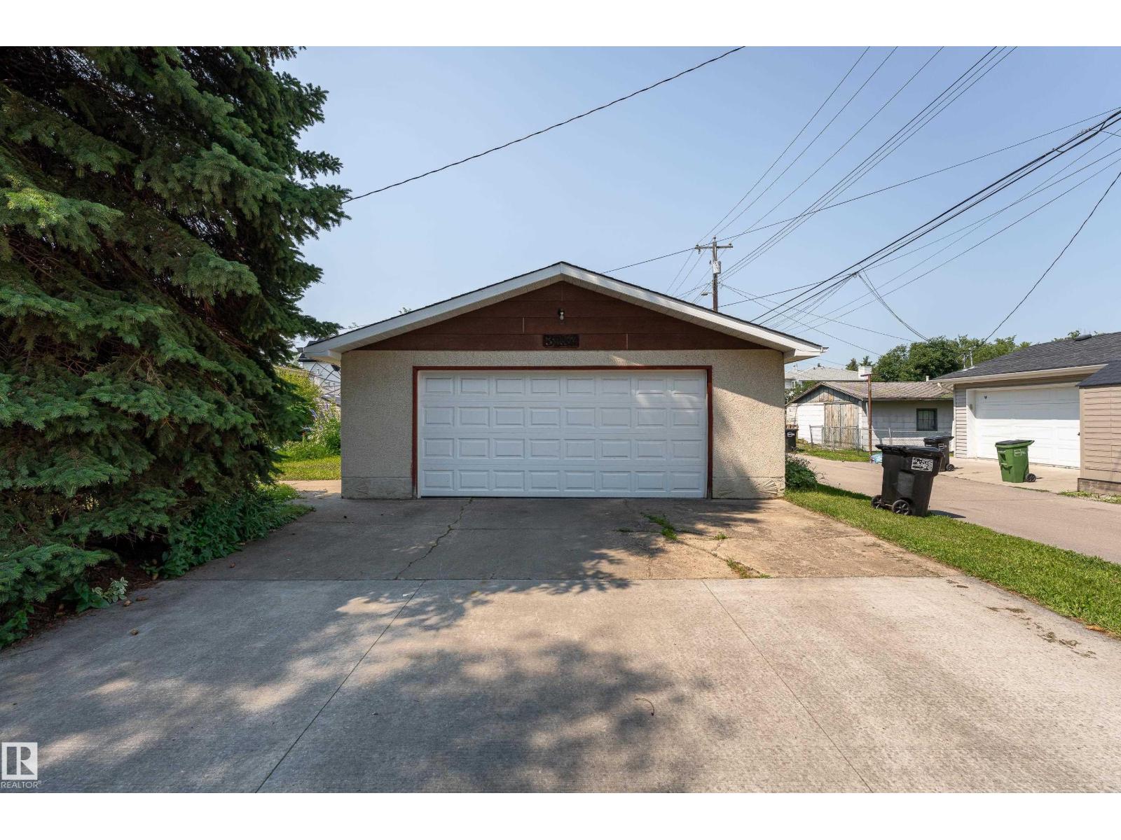 8502 76 AV NW - 40