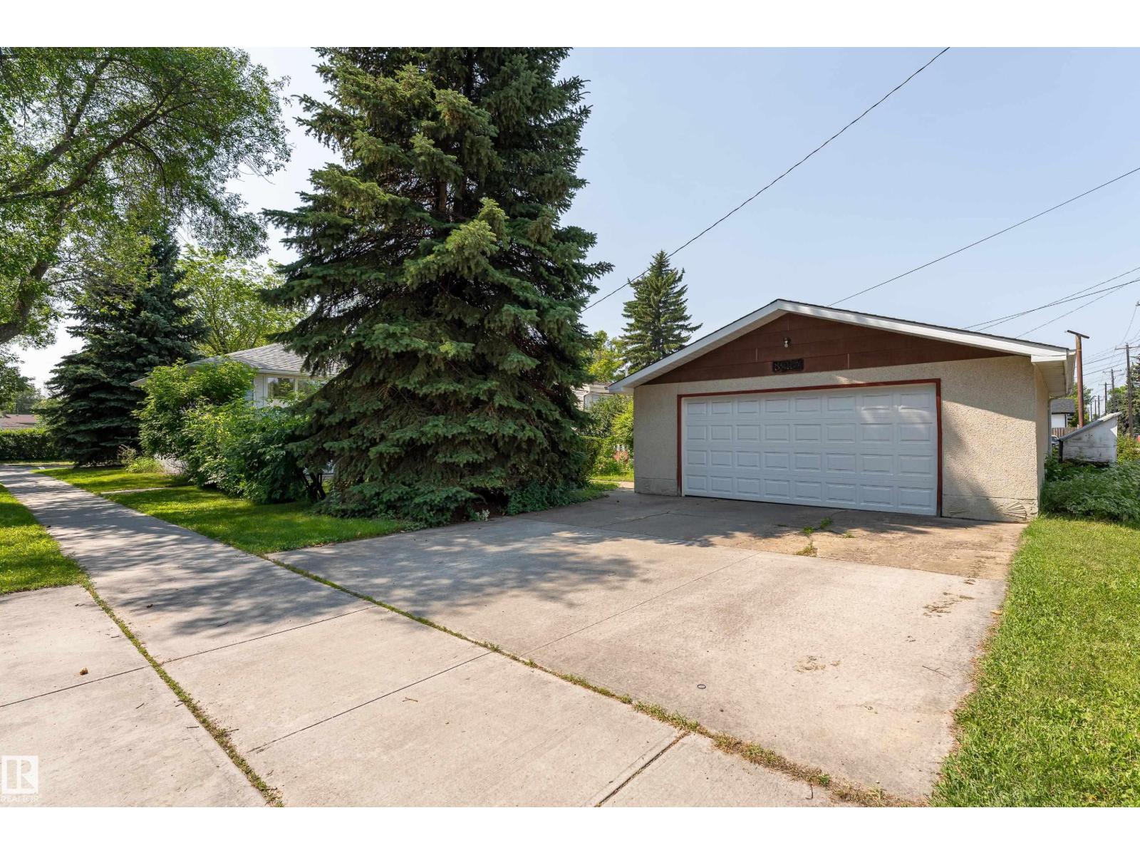 8502 76 AV NW - 41