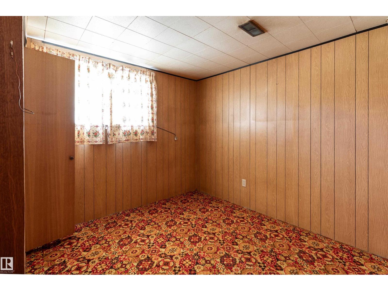 8502 76 AV NW - 25