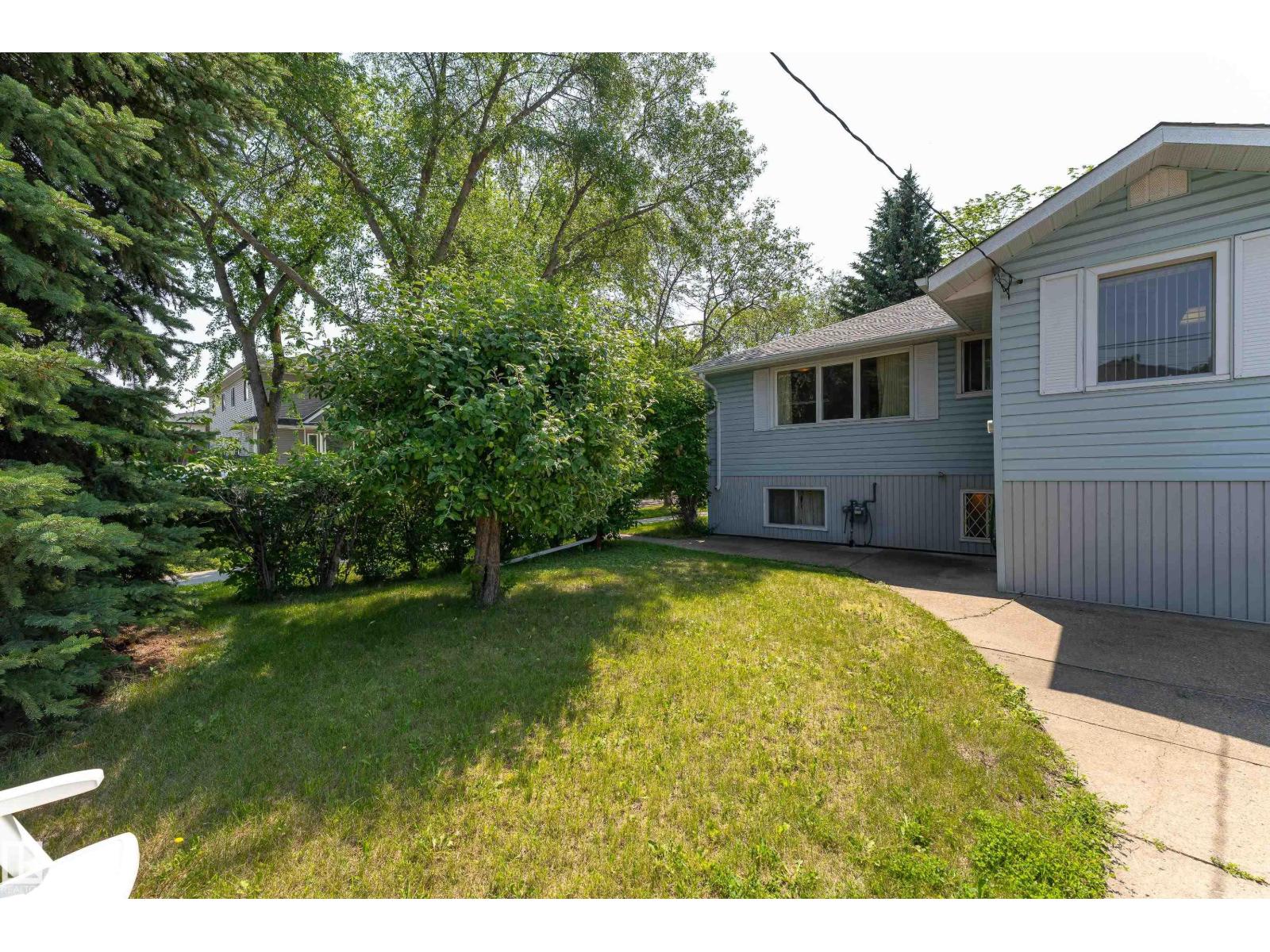 8502 76 AV NW - 44