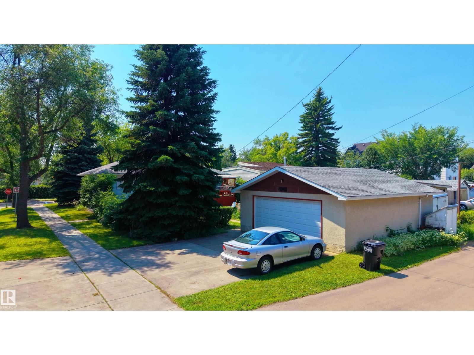 8502 76 AV NW - 28