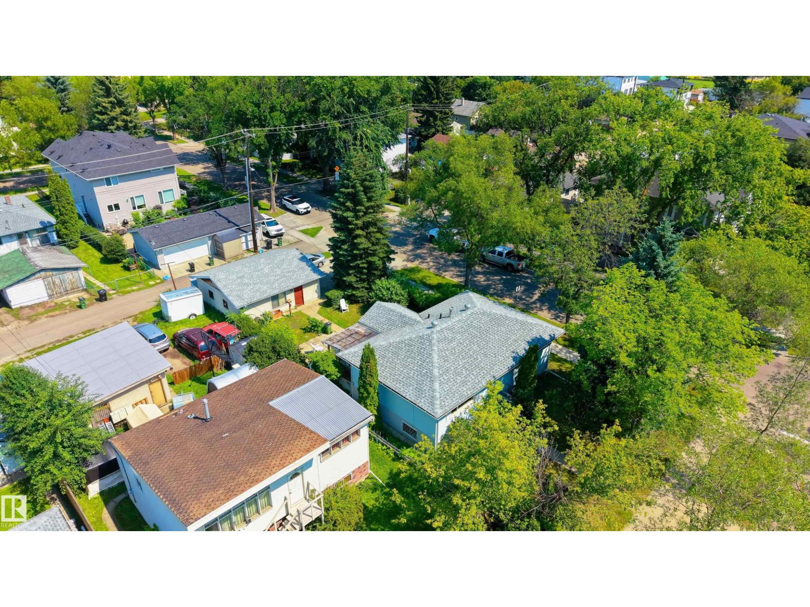 8502 76 AV NW - 31