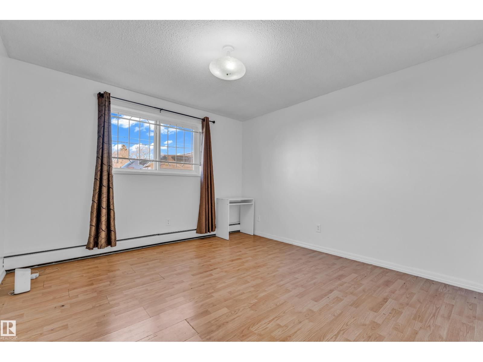 #105 10725 111ST NW - 17