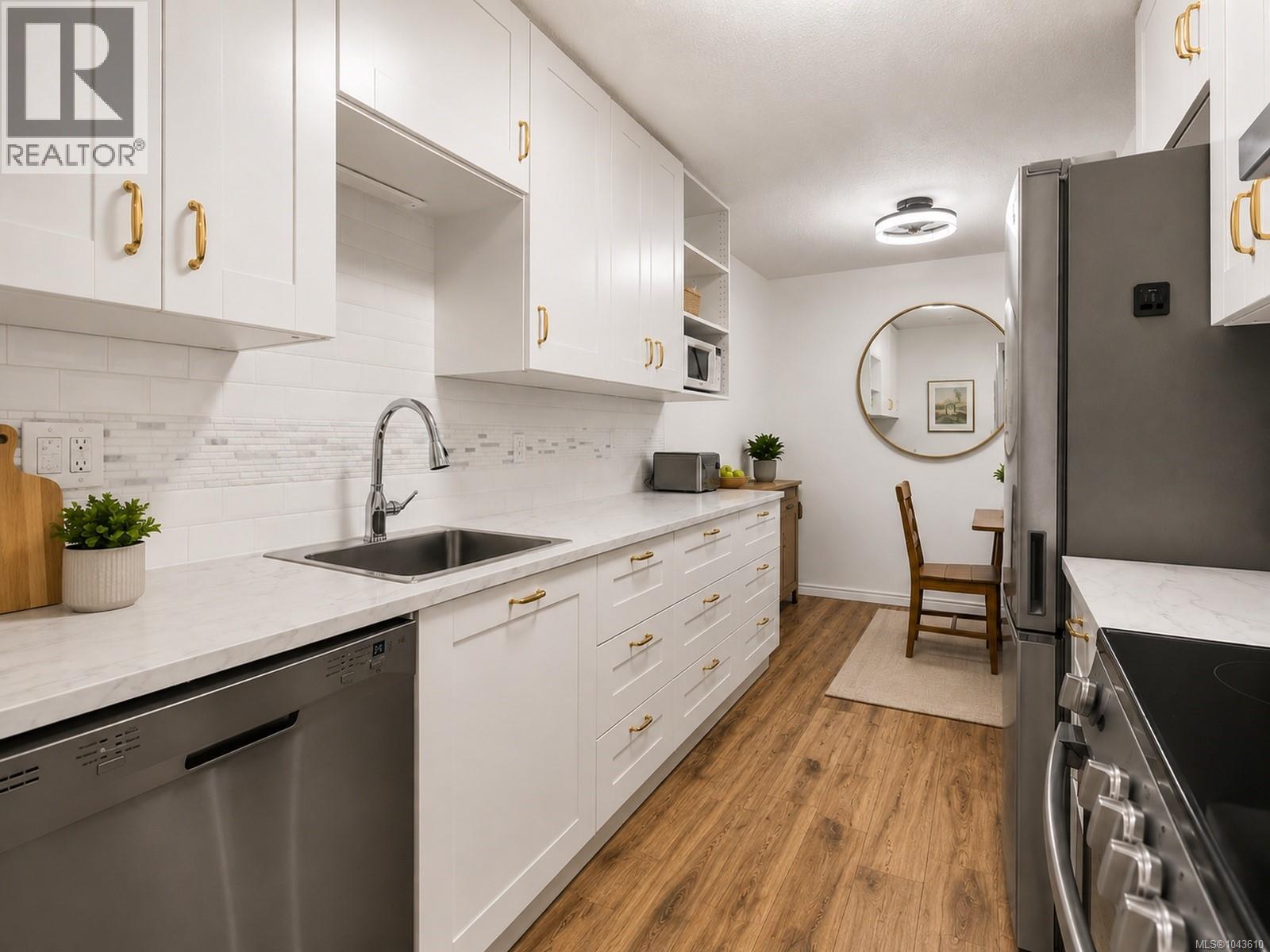 #220 3225 Eldon Pl - 3