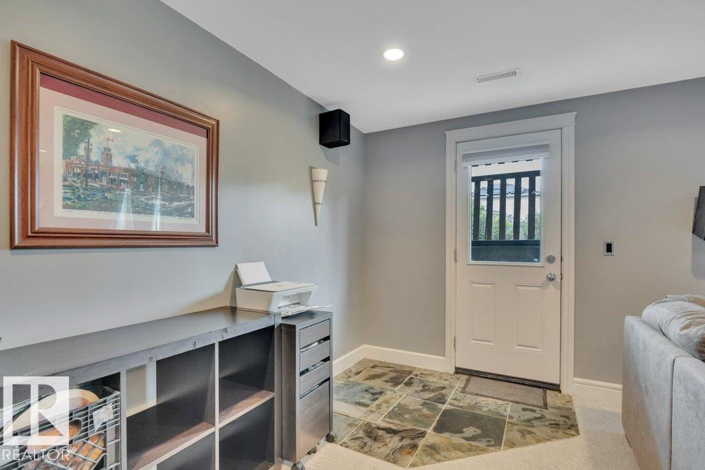 #10 15151 43 ST NW - 38