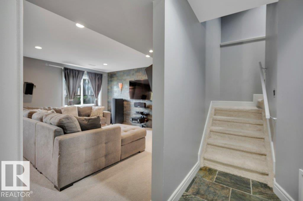 #10 15151 43 ST NW - 33