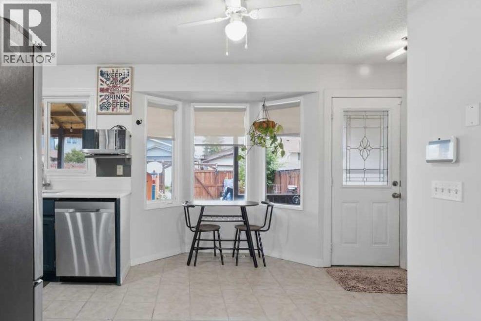 17 Abberfield Crescent NE - 12