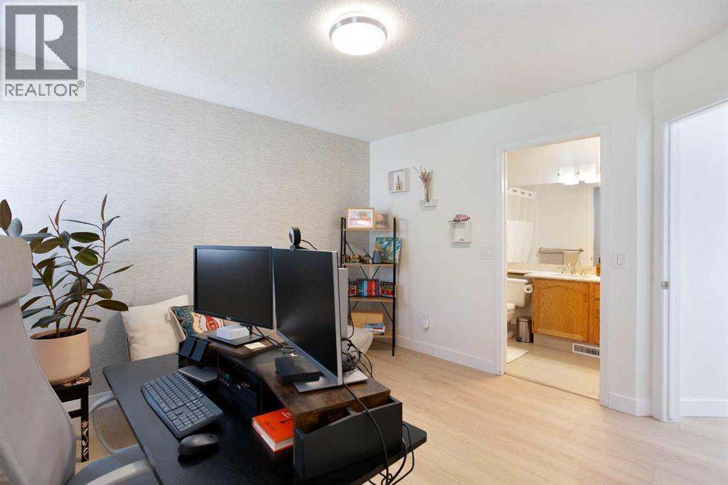 #1 2128 35 Avenue SW - 25