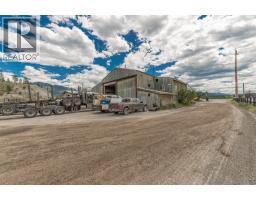 9010 Grainger Road, Canal Flats, BC V0B1B0 Photo 7