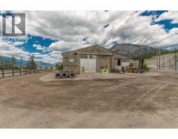 9010 Grainger Road, Canal Flats, BC V0B1B0 Photo 8
