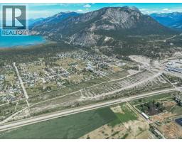 4980 Baillie Grohman Avenue, Canal Flats, BC V0B1B0 Photo 10
