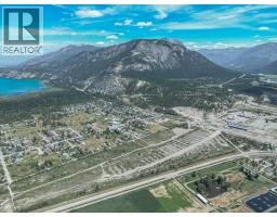 4980 Baillie Grohman Avenue, Canal Flats, BC V0B1B0 Photo 11