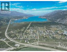 4980 Baillie Grohman Avenue, Canal Flats, BC V0B1B0 Photo 12