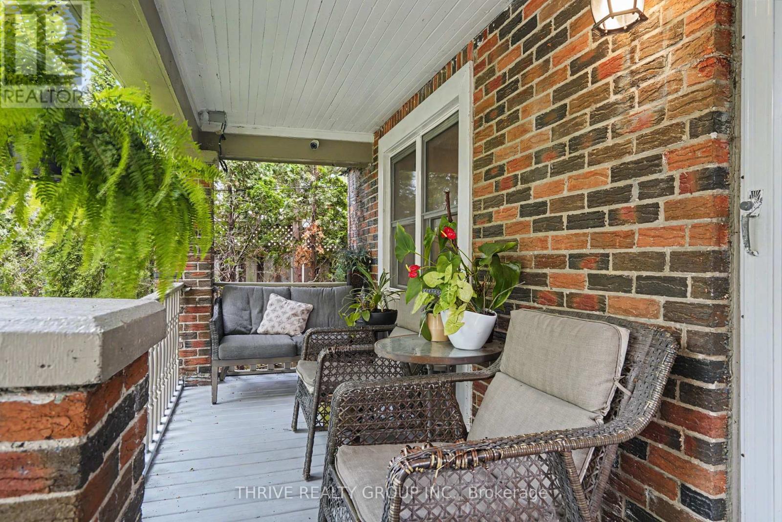 10 BYRON AVENUE E - 2