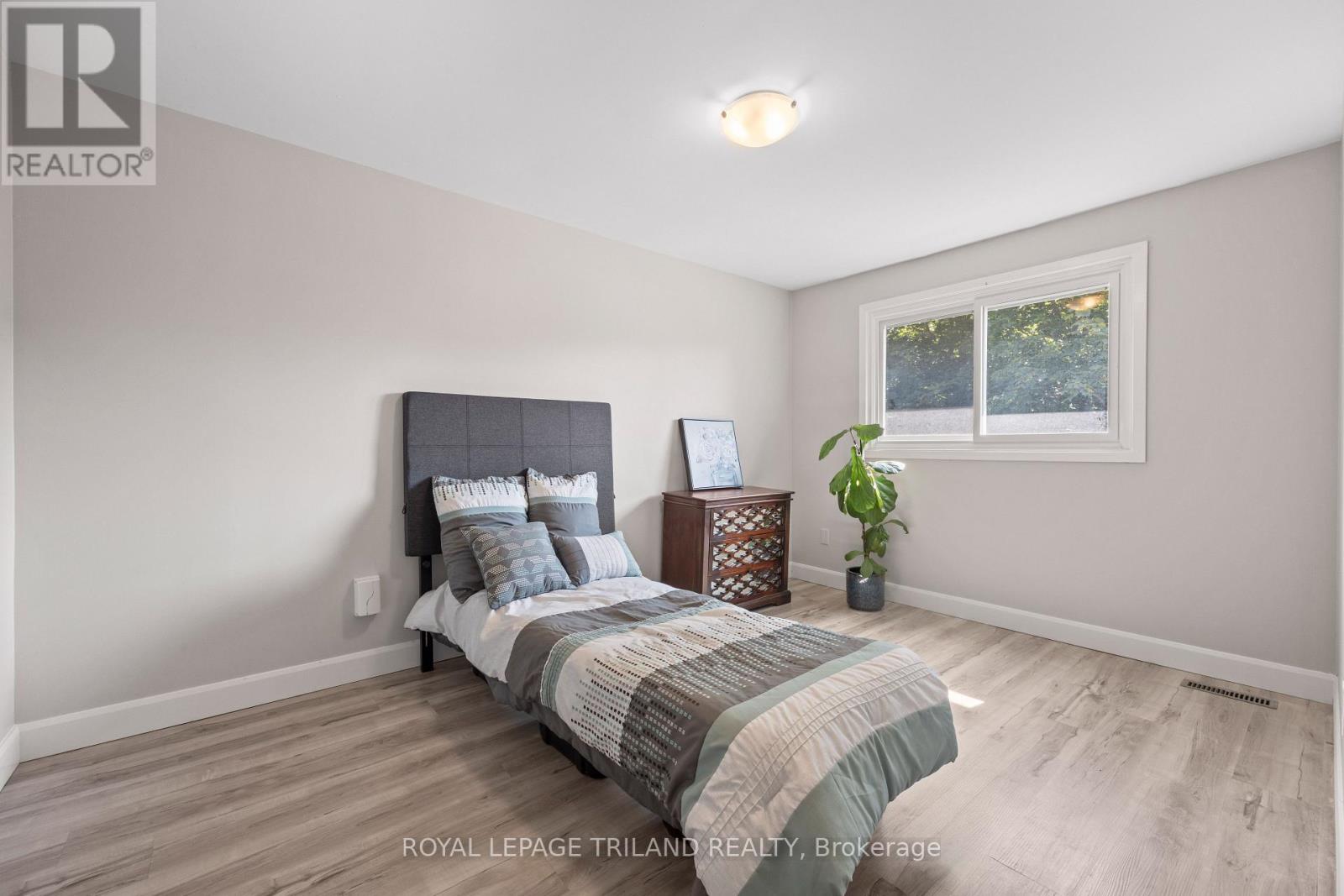 1767 ALDERSBROOK ROAD - 17