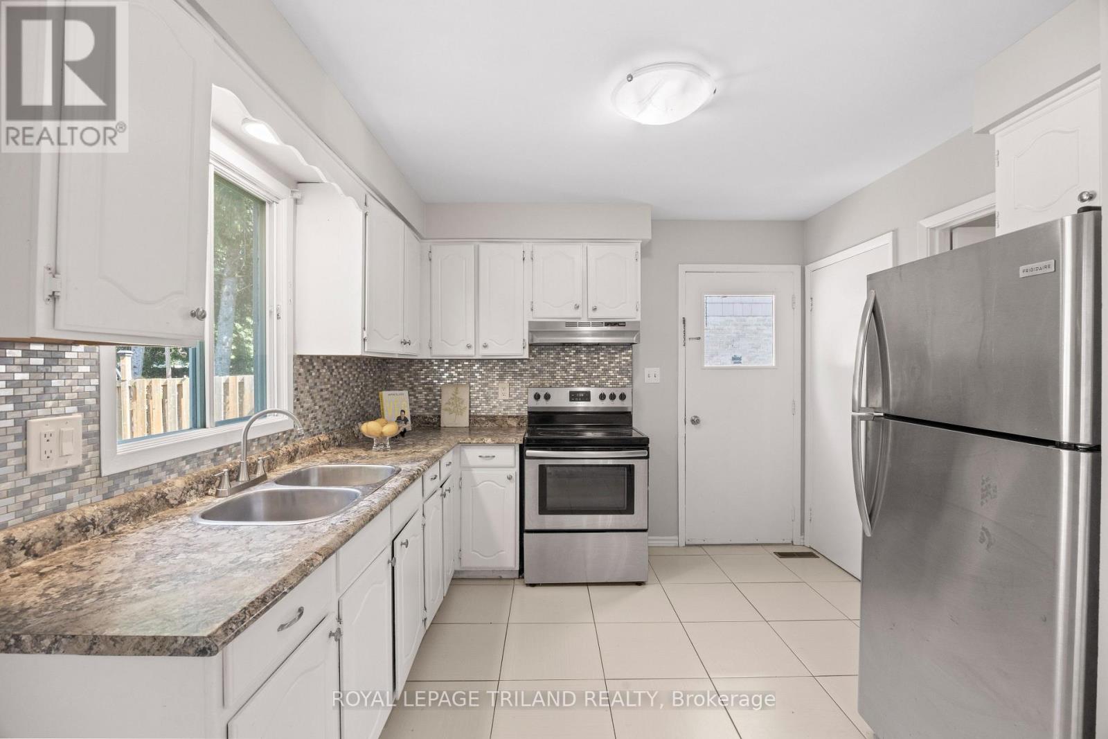 1767-1769 ALDERSBROOK ROAD - 28