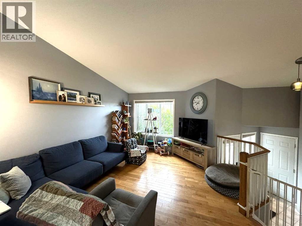 806 Cherry Crescent - 4