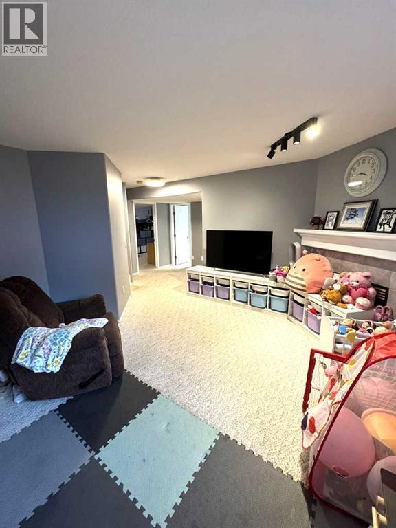 806 Cherry Crescent - 16