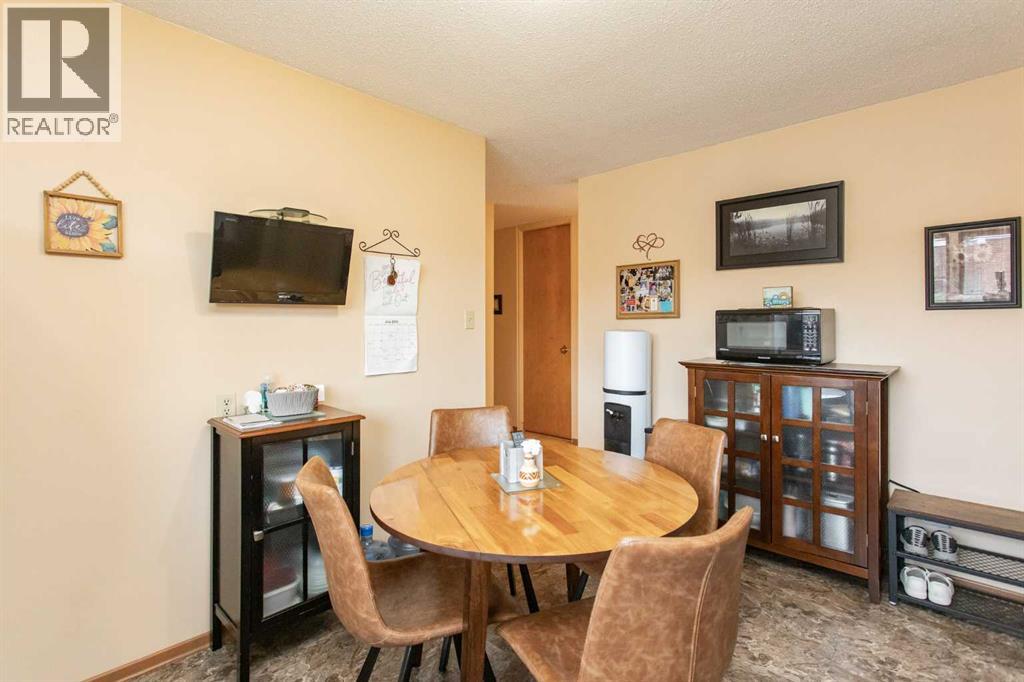 5423 47 Avenue - 8