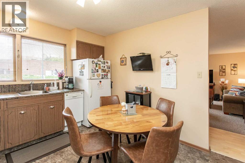 5423 47 Avenue - 7