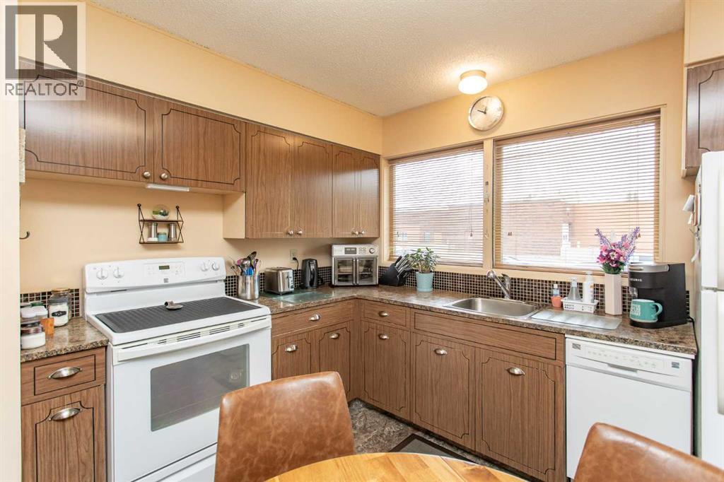 5423 47 Avenue - 6