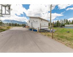 9115 93/95 Highway, Canal Flats, BC V0B1B0 Photo 15