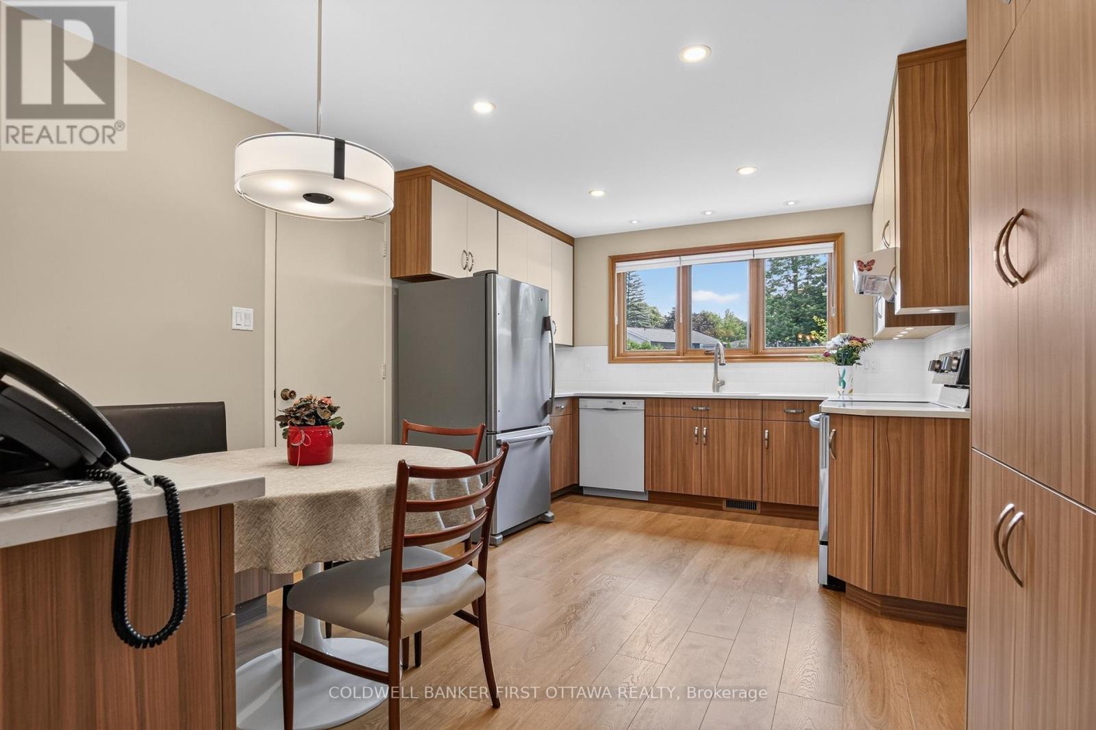 6 COSBURN AVENUE - 17