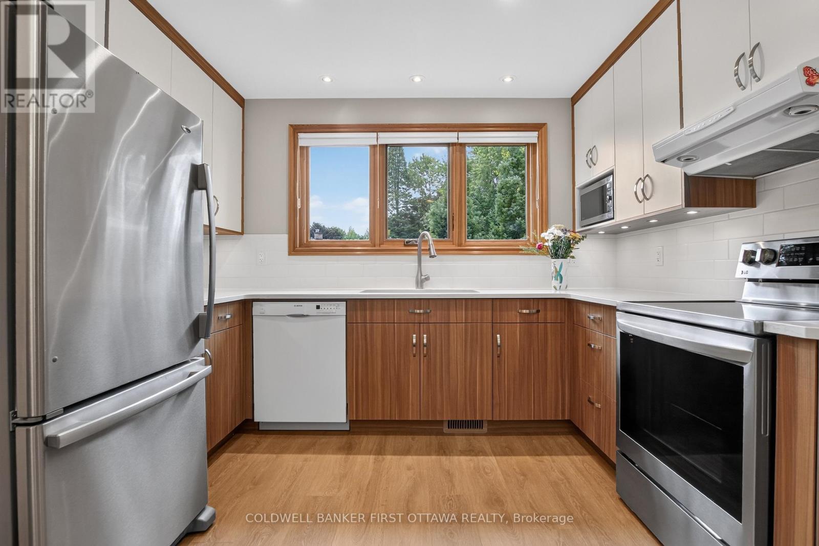 6 COSBURN AVENUE - 21